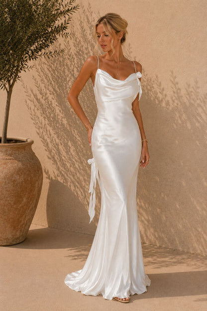 Vestido largo con lazos