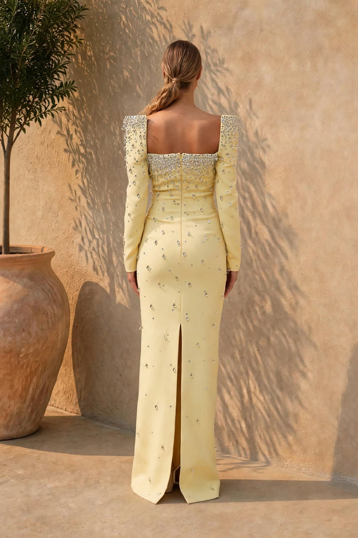Vestido elegante largo con pedrería